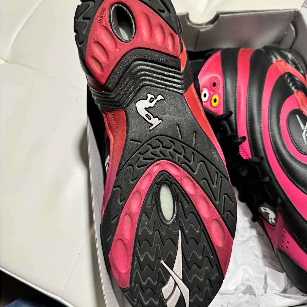 Nike Red and Gold Sneakers with Sleek Design - Picture 4 of 10